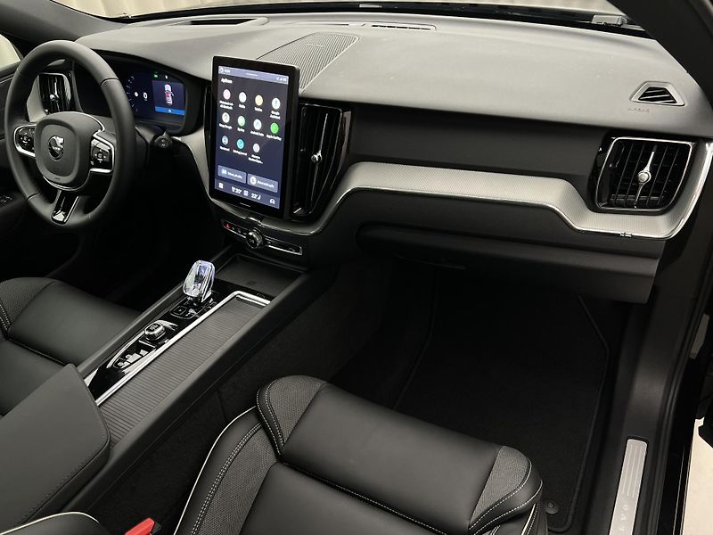 Volvo XC60 T6 AWD BLACK EDITION RESKIN - fotka 26 z 50