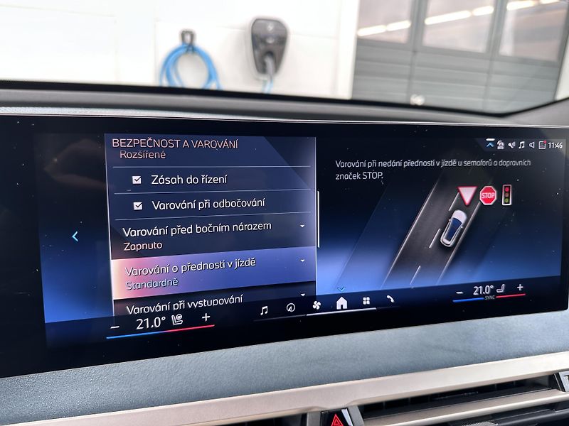 BMW iX xDrive40 Sport Paket - fotka 20 z 33