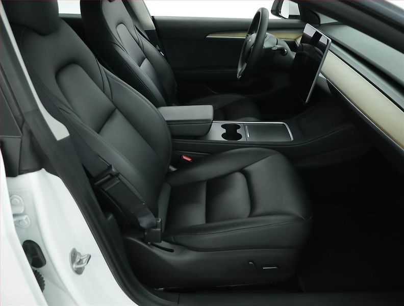 Tesla Model 3 (2021) Long Range 4WD 79kWh, SoH 91% - fotka 9 z 21