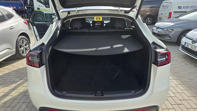 Tesla Model Y (2023) LR AWD Berlin Záruka SoH 92,9% - fotka 10 z 39
