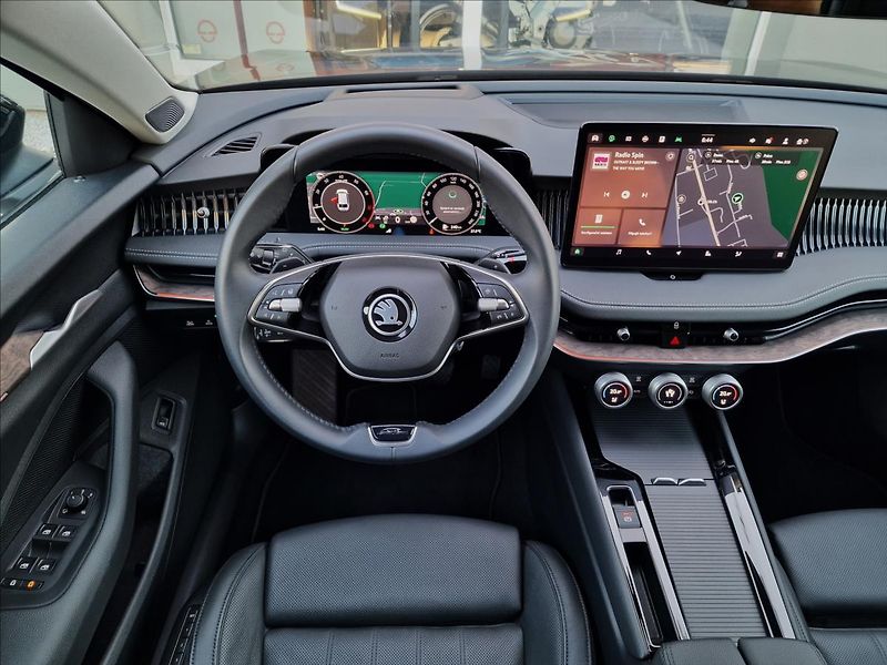 Škoda Superb 1.5 TSI DSG 110kW L&K Combi - fotka 12 z 50