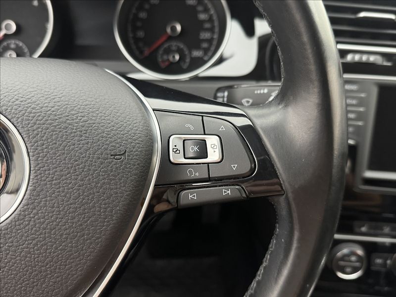 Volkswagen Golf 1,6 DSG DPH HIGHLINE 2XKOLA ČR - fotka 11 z 41