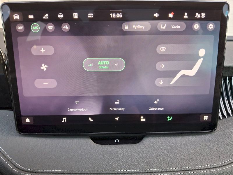 Škoda Superb (2025) Combi iV L&K DSG 1,5TSi 150kW - fotka 17 z 35