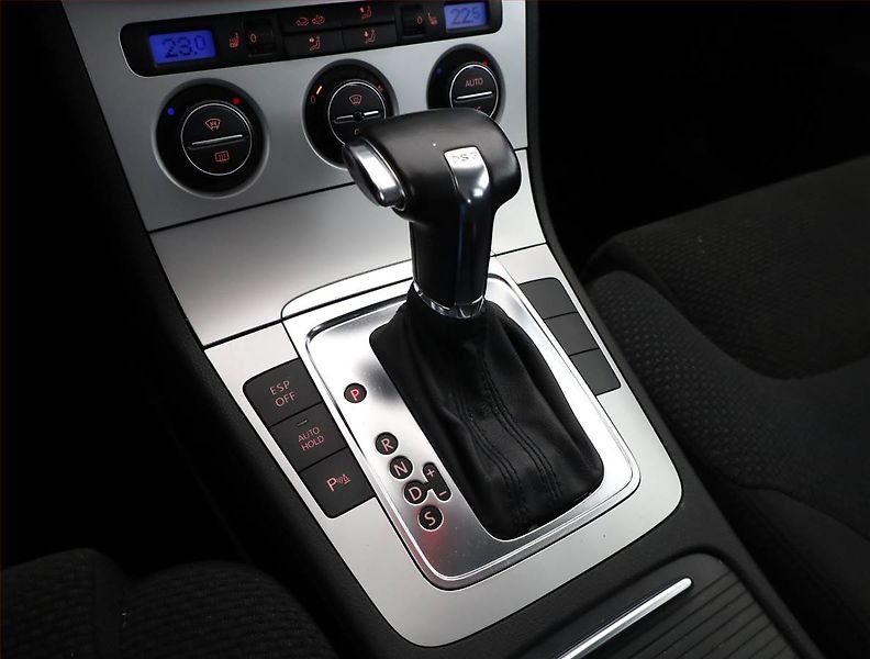 Volkswagen Passat (2009) 2.0 TDI, Automat, po STK - fotka 10 z 16