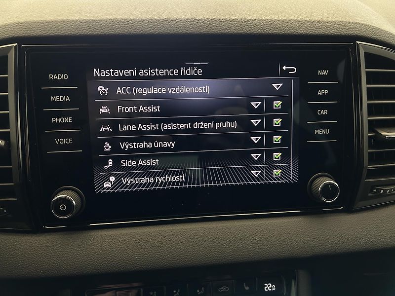 Škoda Karoq 1.5 TSI SportLine - fotka 13 z 23