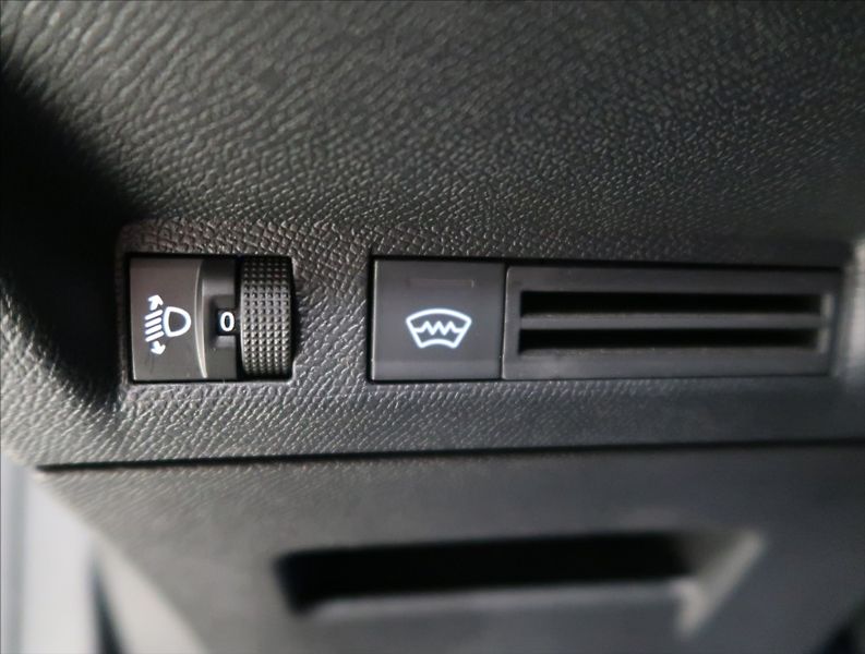 Peugeot 3008 1,2 ALLURE Hybrid 145 e-DCS6 - fotka 15 z 27