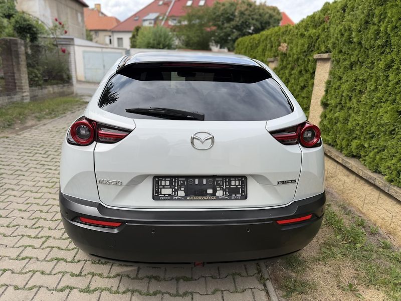 Mazda MX-30 (2021) EXLUSIVE-NAVI-KÚŽE-ČERPADLO- - fotka 9 z 26