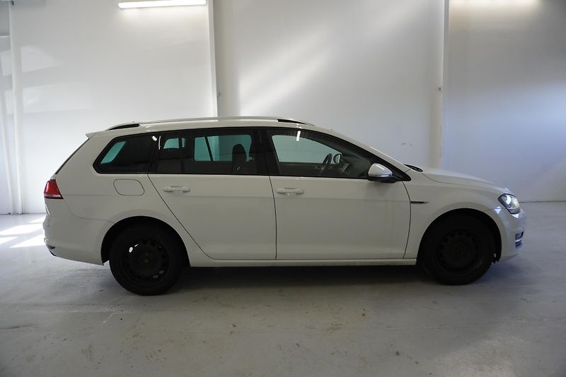 Volkswagen Golf 1.6 TDi - fotka 4 z 29