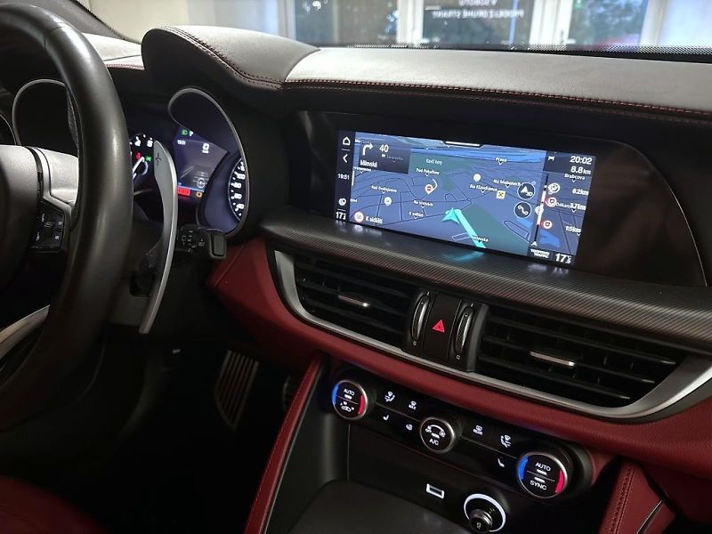 Alfa Romeo Stelvio (2020) 2.0T 280k AT8 ZF Q4 4x4 Veloce - fotka 10 z 18