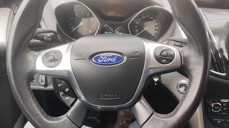 Ford Kuga (2014) - fotka 9 z 23