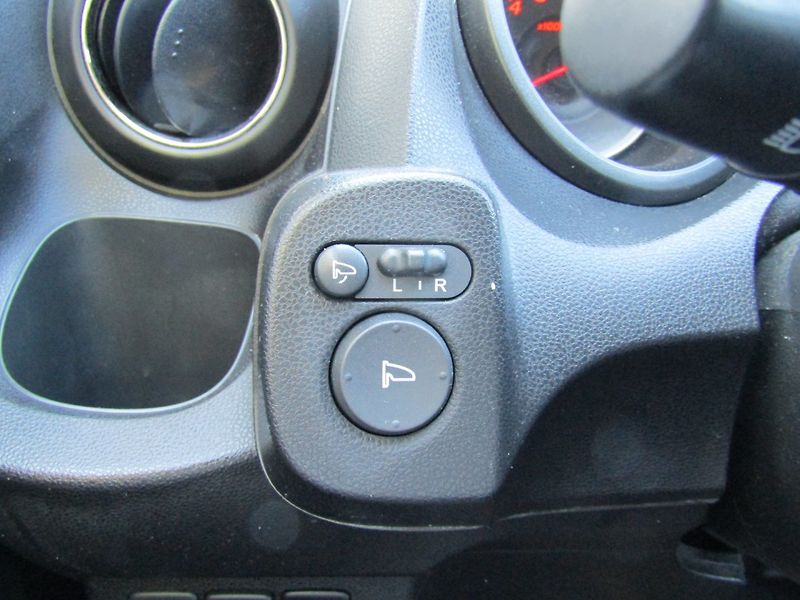 Honda Jazz (2012) 1.3 16V 73kW - fotka 29 z 35