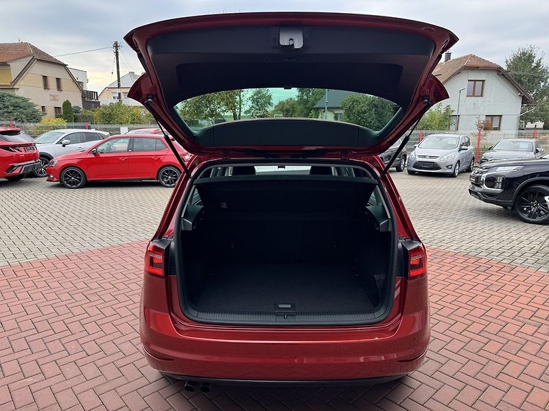 Volkswagen Golf Sportsvan (2016) 1.4TSi HighLine Xenony Navi - fotka 19 z 48