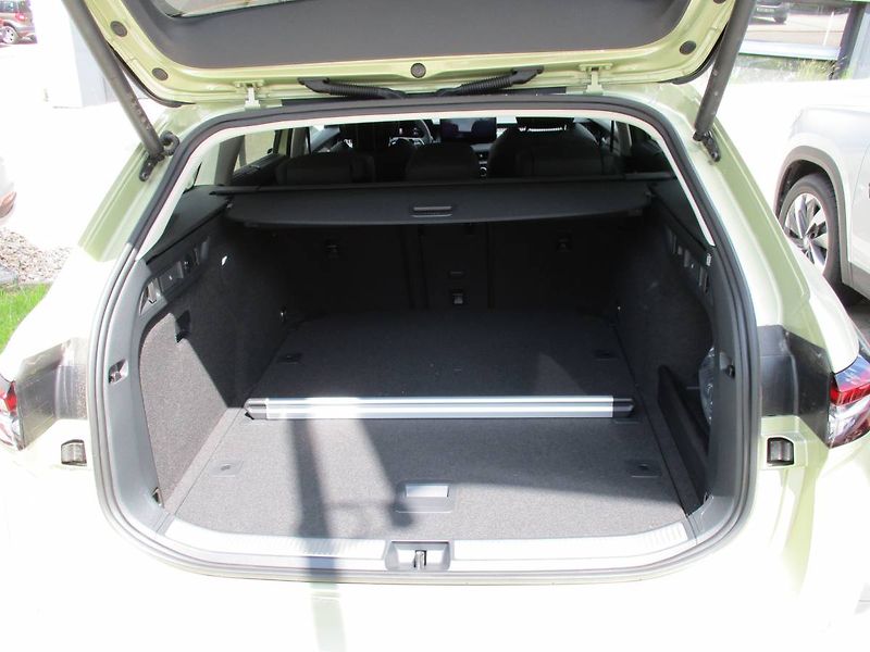 Škoda Superb Combi L&K 2,0TDI/110kW DSG7/P0 - fotka 14 z 15