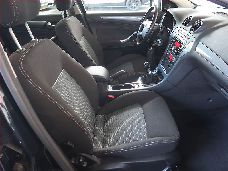 Ford Mondeo (2011) Trend 1.6 TDCi, Tempomat - fotka 9 z 14