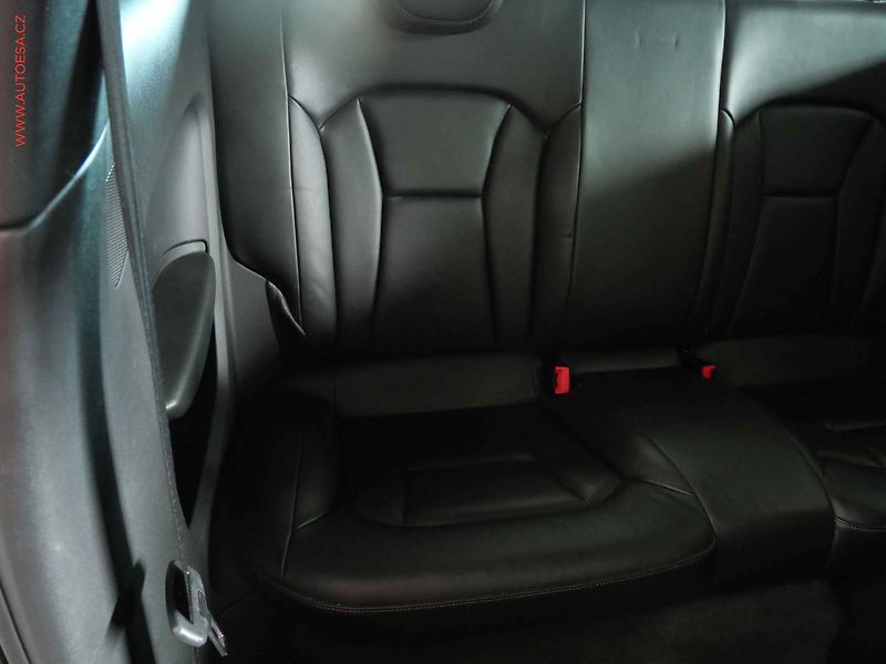 Audi A1 (2011) 1.6TDI, Xenon, kůže - fotka 12 z 17