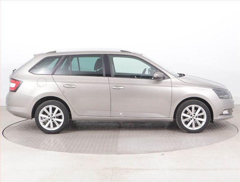 Škoda Fabia (2016) Style 1.2 TSI, Serv.kniha - fotka 6 z 16