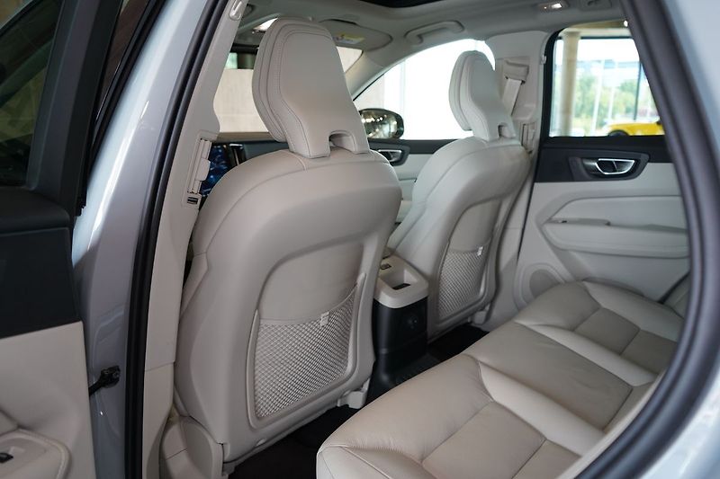 Volvo XC60 T8 Ultra Dark PHEV, Pano, 360° - fotka 43 z 48