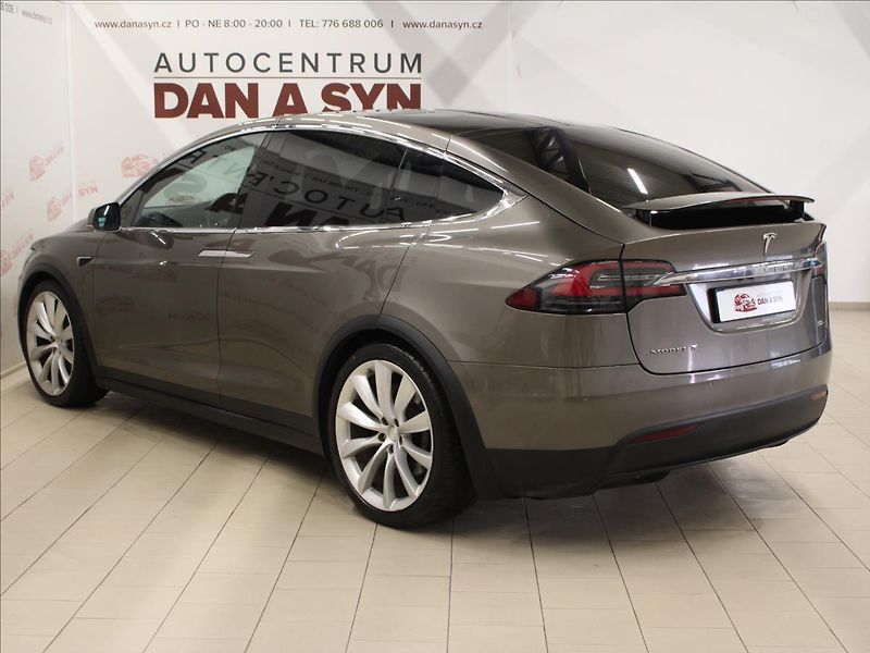 Tesla Model X 0,0 DUAL 90kWh 386KW TOP STAV - fotka 7 z 39