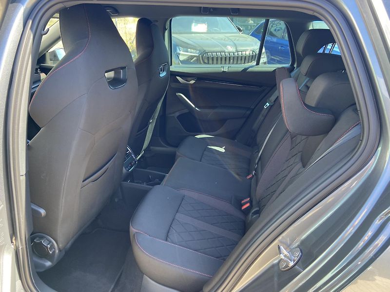 Škoda Octavia 2.0 TSI DSG / 195 kW RS - fotka 11 z 26
