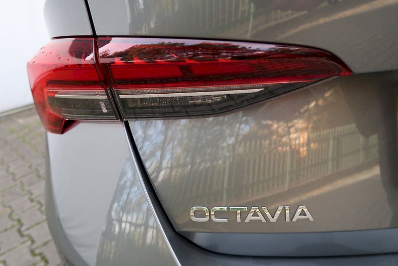 Škoda Octavia (2024) Top Selection 2.0 TDI 110 kW D - fotka 15 z 28