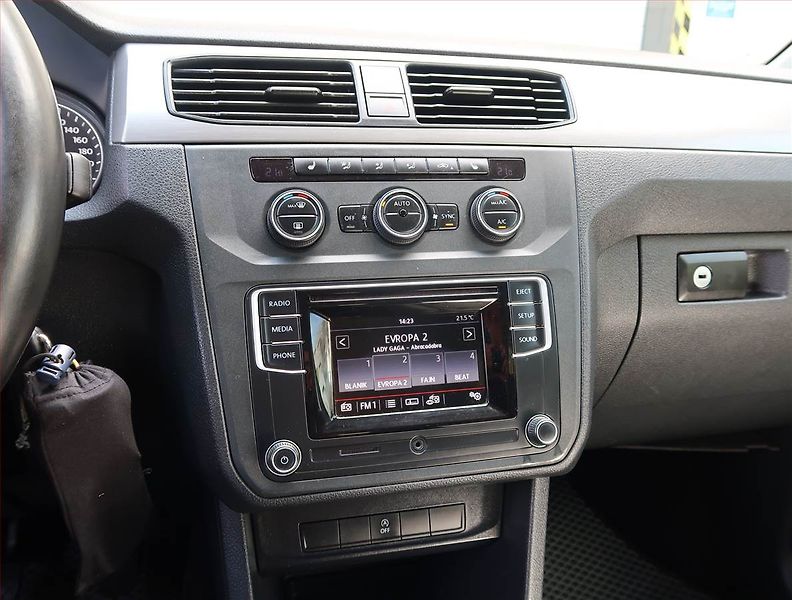 Volkswagen Caddy (2019) 1.4 TSI, 5Míst, ČR, 1Maj - fotka 12 z 19