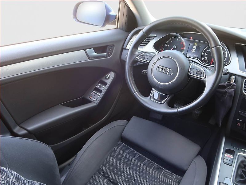 Audi A4 (2012) Ambition 2.0 TDI, Navi, Xenony - fotka 7 z 18