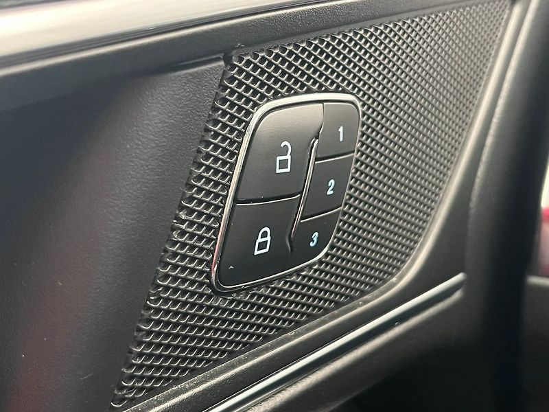 Ford S-MAX 2.5 HEV ST-Line 7 míst - fotka 11 z 65