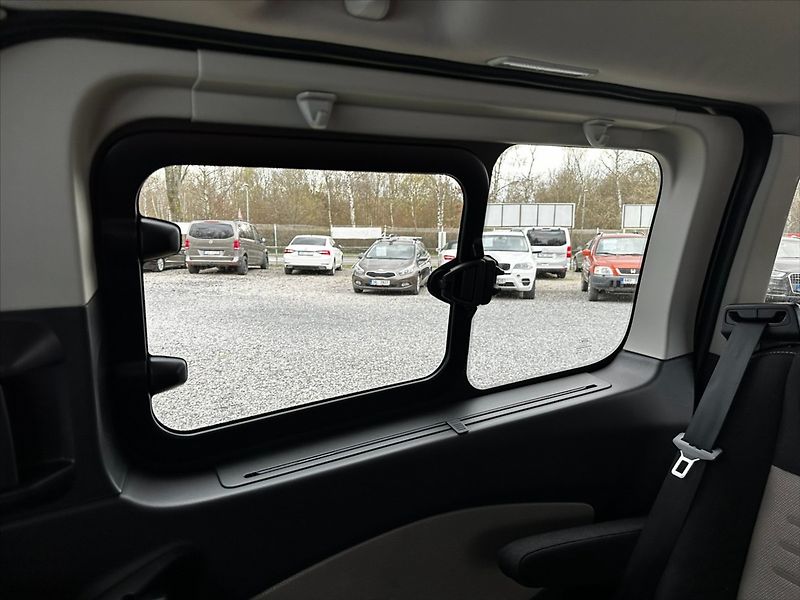 Ford Tourneo Custom 2,0 TDCi 96kW-CZ-DPH-SERVIS!! - fotka 37 z 45