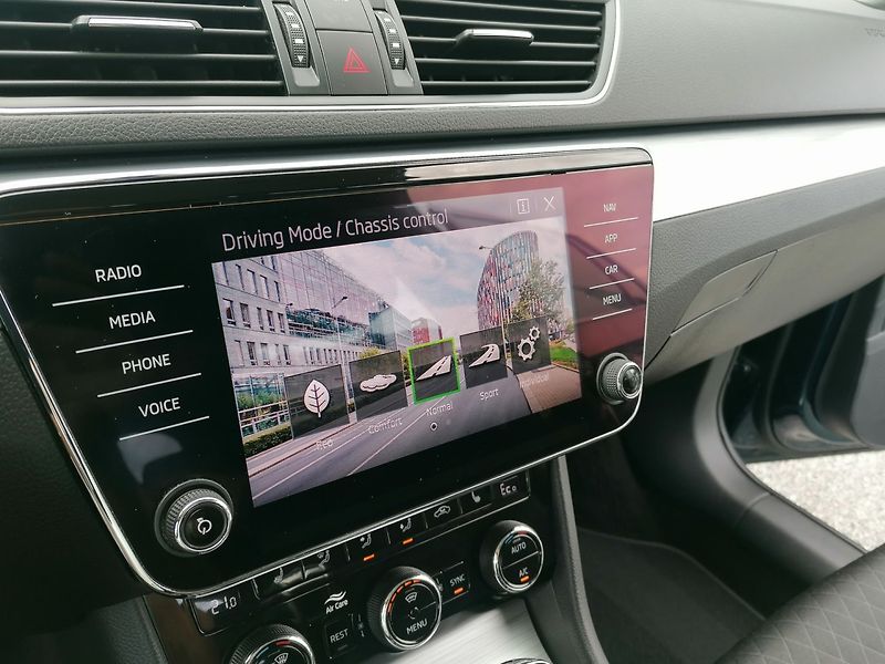Škoda Superb (2021) IV 1.4 TSi PHEV 160kW - fotka 23 z 36
