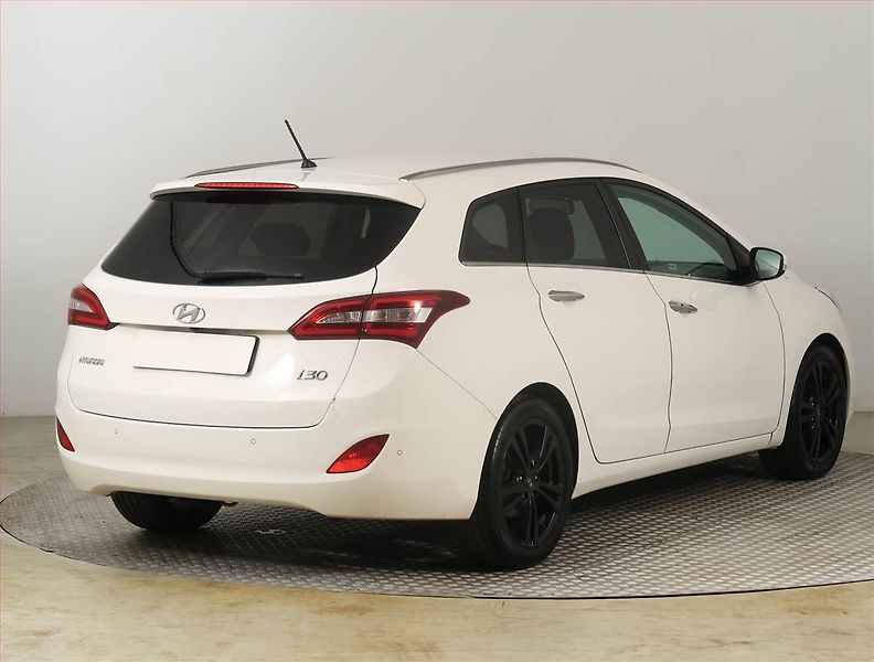 Hyundai i30 (2014) 1.6 CRDi, nová STK - fotka 5 z 17
