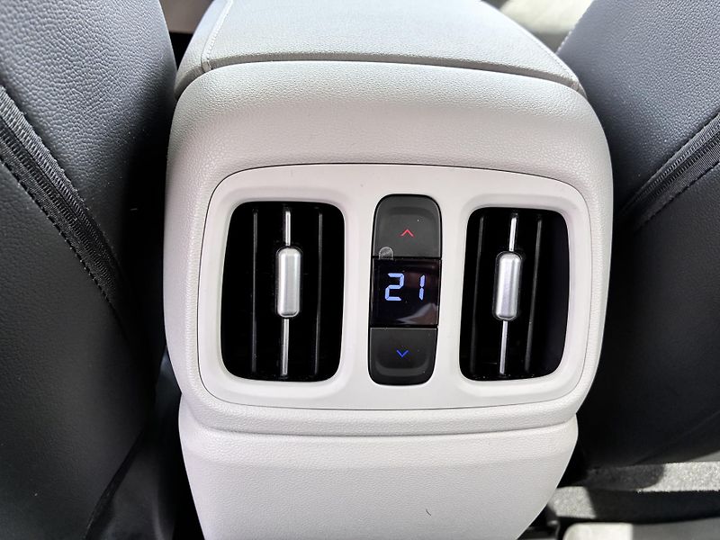 Hyundai Tucson 1.6T-GDi HEV 158kW DCT PREMIUM - fotka 15 z 35