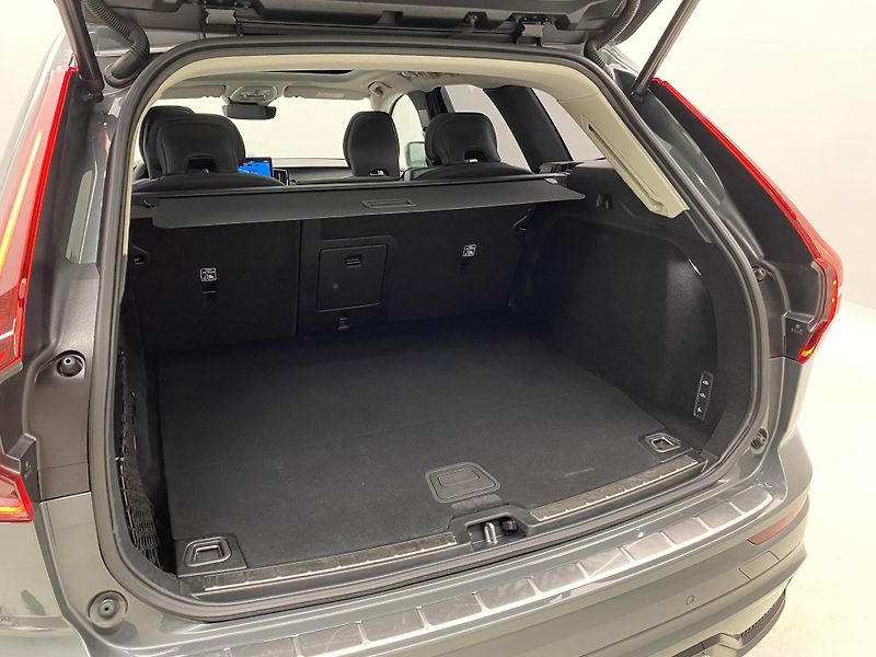 Volvo XC60 T8 AWD RECHARGE DARK ULTRA CZ - fotka 6 z 59