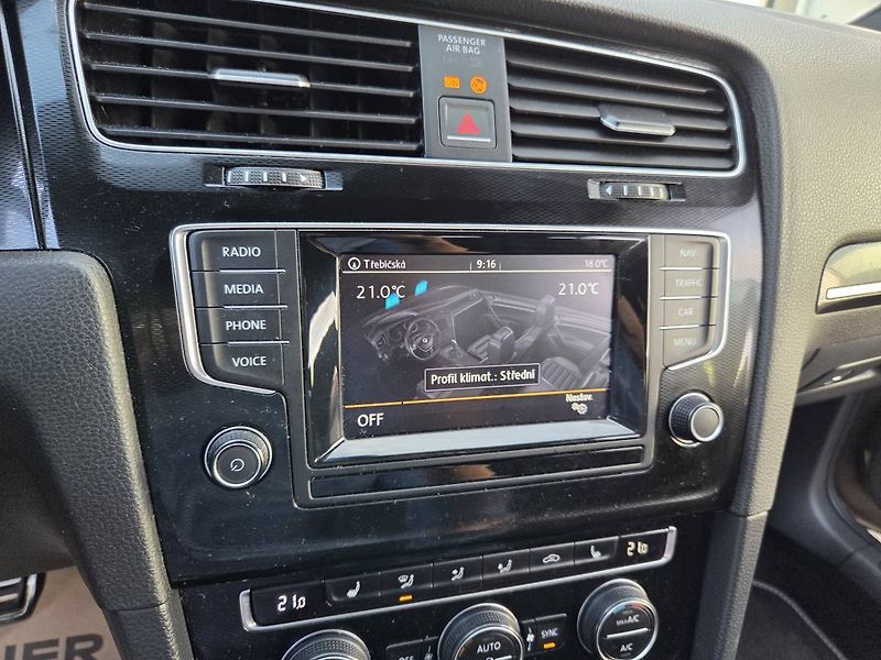 Volkswagen Golf 2.0 GTI - fotka 24 z 49