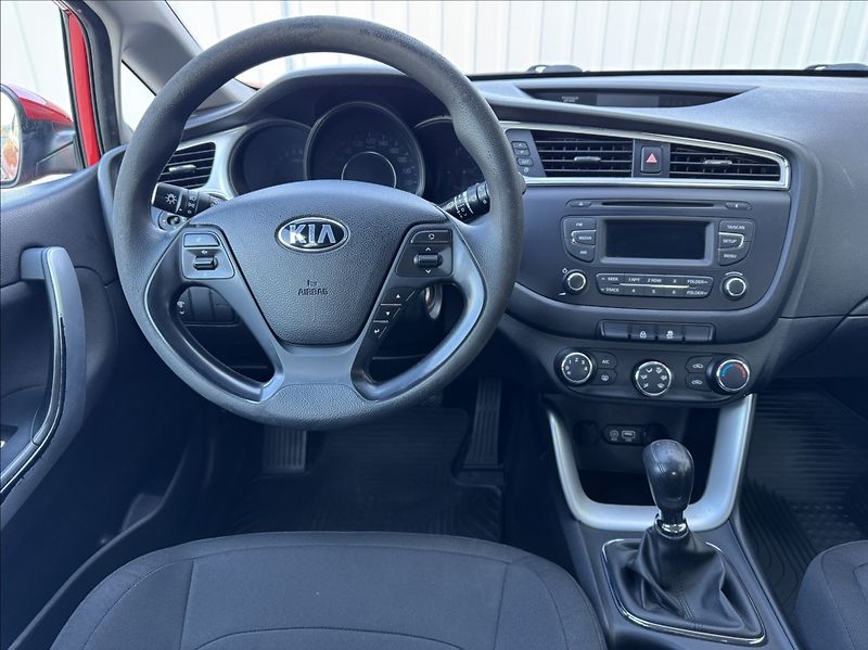 Kia Ceed 1,4 i 73kW 2.maj. původ ČR - fotka 30 z 50