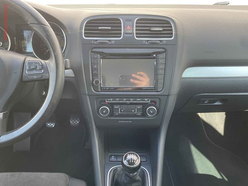Volkswagen Golf (2012) 1.4 TSi, Highline, bixen - fotka 12 z 17