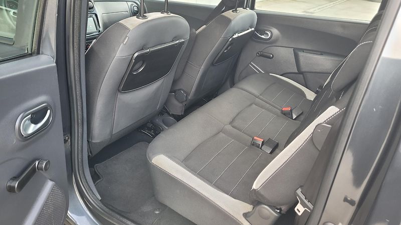 Dacia Lodgy STEPWAY 1,6i 75 KW 7 MÍST - fotka 14 z 26