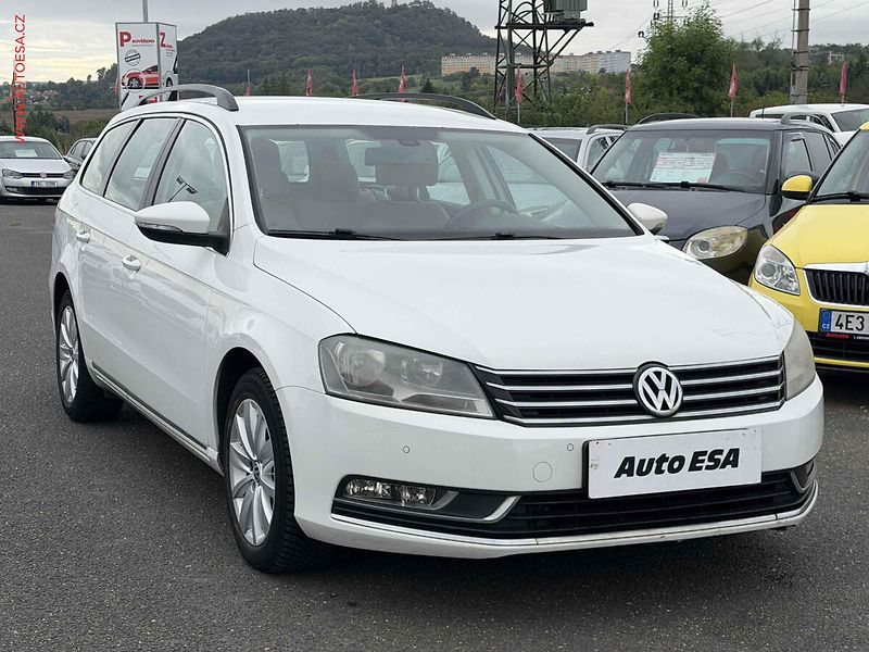 Volkswagen Passat (2012) 2.0TDi, DSG, výhřev sed - fotografie inzerátu