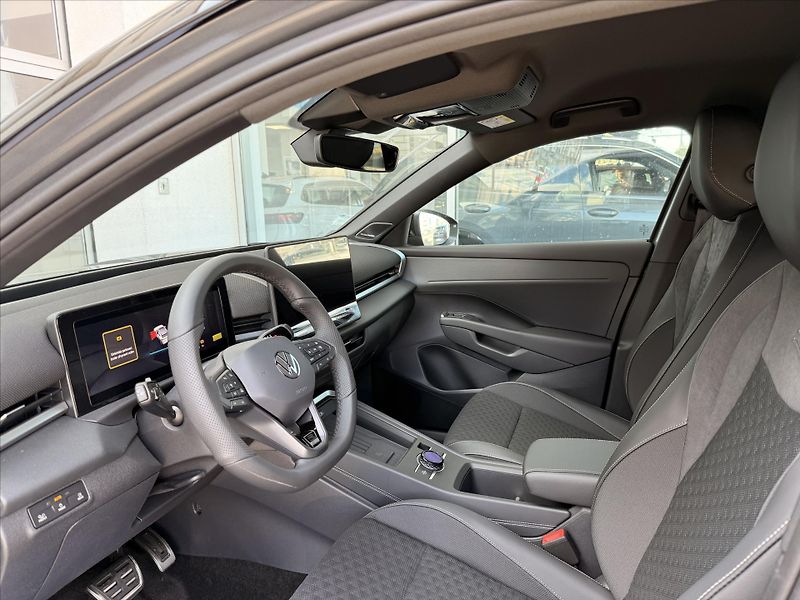 Volkswagen T-Roc (2026) 1,5 eTSI 110 kW 7DSG  R-Line - fotka 12 z 14