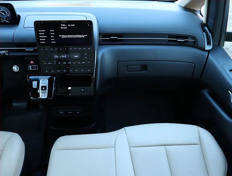 Hyundai Staria (2024) 1.6 T-GDI HEV, SR, 1Maj - fotka 8 z 23
