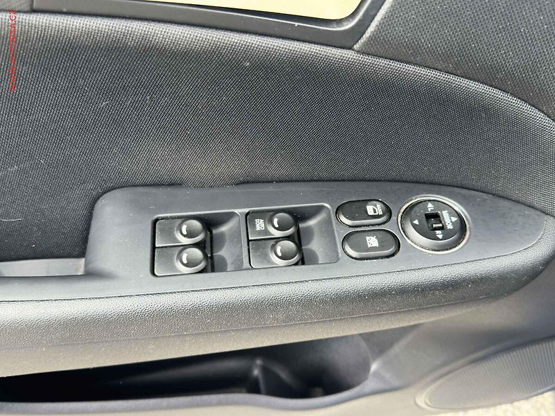 Hyundai i30 (2009) 1.6CVVT, ČR, AC - fotka 11 z 17