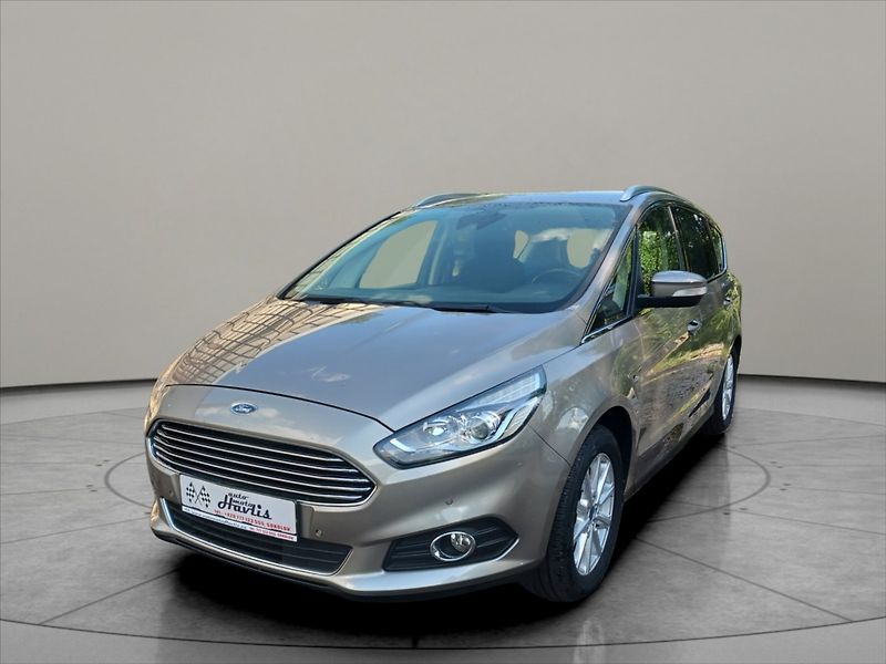 Ford S-MAX 2,0 Titanium 110 kW PowerShift - fotka 3 z 39