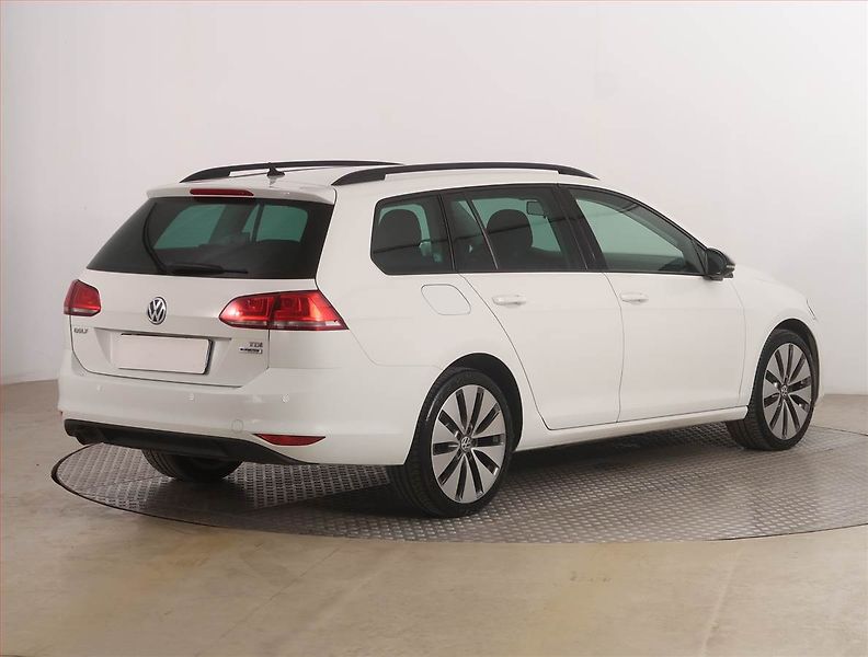 Volkswagen Golf (2015) 1.6 TDI, Tempomat - fotka 5 z 16
