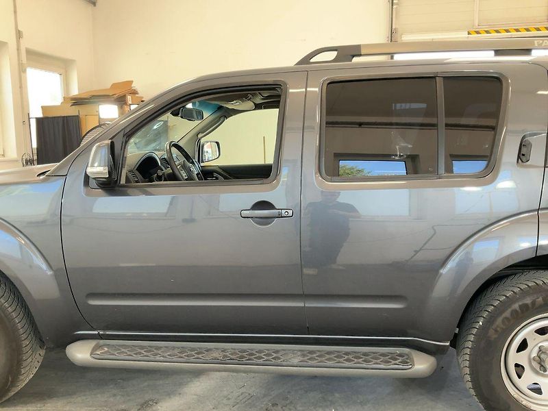 Nissan Pathfinder 2.5 dCi LE 140Kw manuál  - fotka 6 z 26