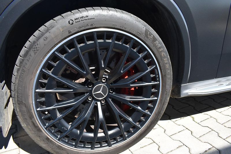 Mercedes-Benz GLC AMG 63Se Performence Kupé - fotka 27 z 32