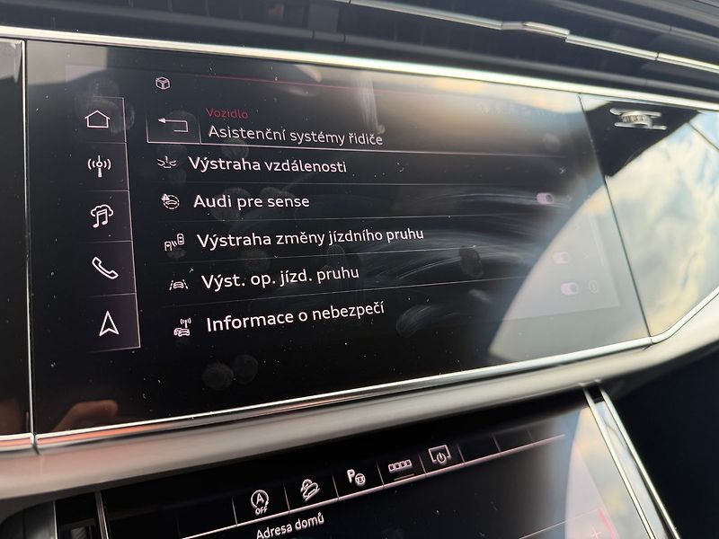 Audi Q8 S-line  50TDI 210kW webasto - fotka 18 z 25