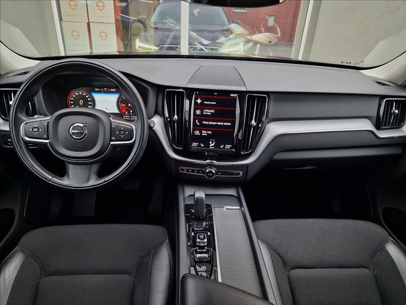 Volvo XC60 B4 145kW AWD Momentum Pro,ČR - fotka 24 z 50