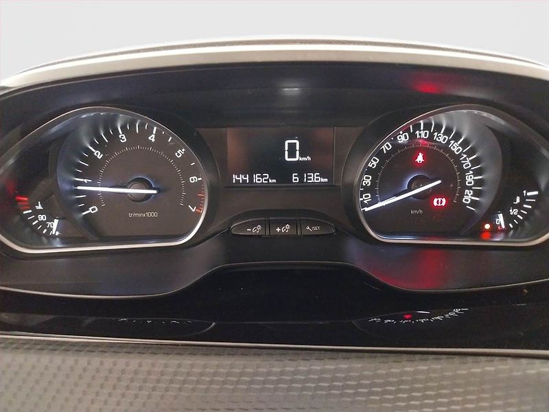 Peugeot 2008 (2017) 1.2 PureTech, ČR,1.maj - fotka 11 z 17