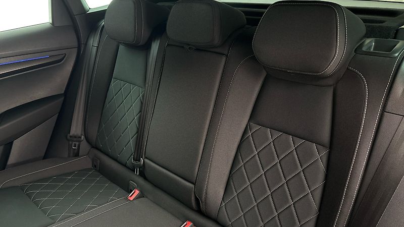 Škoda Karoq 1.5 TSI DSG Sportline - fotka 16 z 26