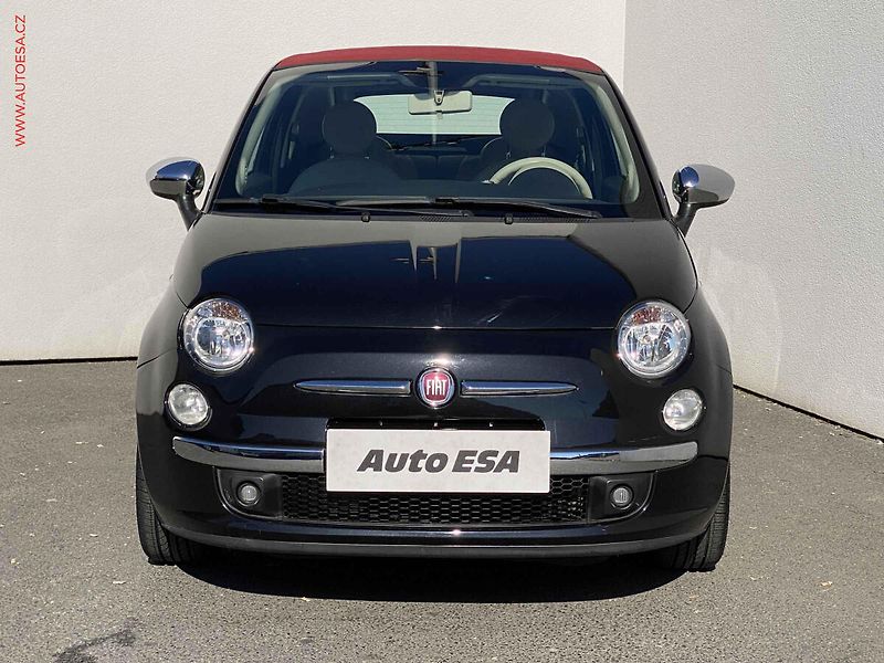 Fiat 500 (2015) 1.2i Cabrio, AT, AC, park - fotka 2 z 15