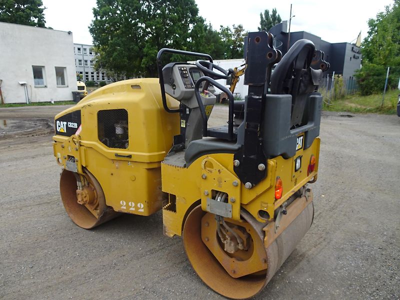 Caterpillar (2014) Tandemový vybrační valecCB22B  - fotka 5 z 12